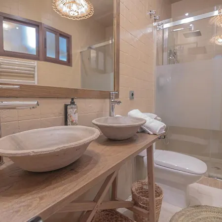 Villa 10pax Terraza Minipiscina-jacuzzi Parking Free *